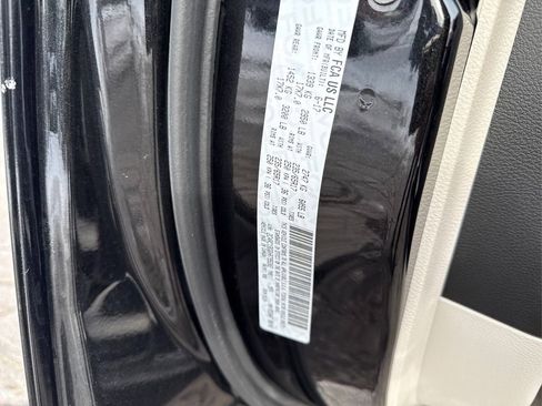 Used 2017 Chrysler Pacifica Touring-L image 17