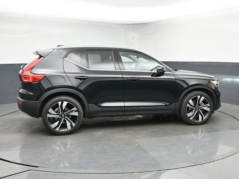 Used 2023 Volvo XC40 B4 Ultimate w/ Protection Package Premier FWD image 9
