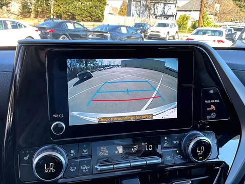 Certified 2024 Toyota Highlander XLE image 26
