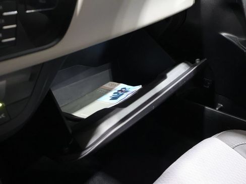 Used 2015 Toyota Corolla LE FWD image 30