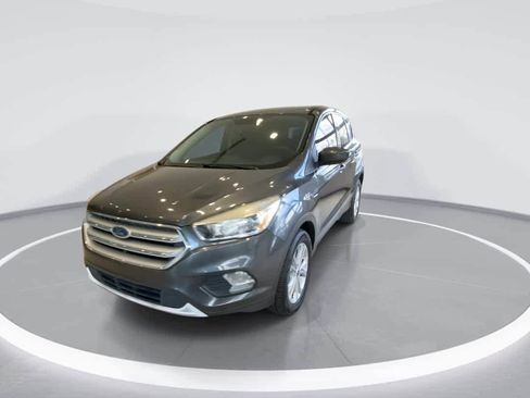 Used 2019 Ford Escape SE image 4