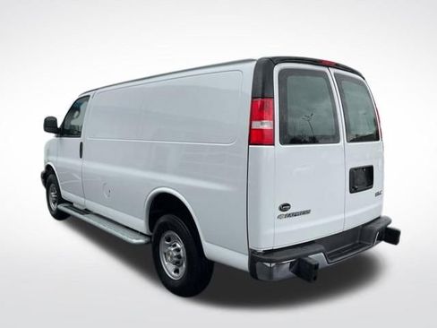 Used 2024 Chevrolet Express 2500 w/ Driver Convenience Package RWD image 5