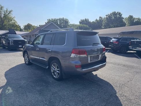 Used 2013 Lexus LX 570 4WD w/ Luxury Pkg image 3