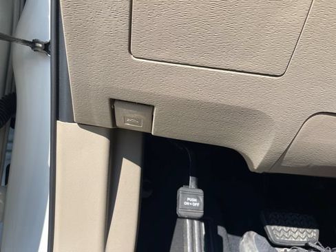 Used 2010 Toyota Venza FWD image 19