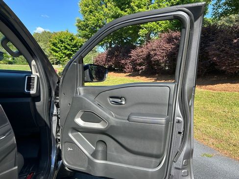 Used 2023 Nissan Frontier SV w/ SV Premium Package RWD image 63