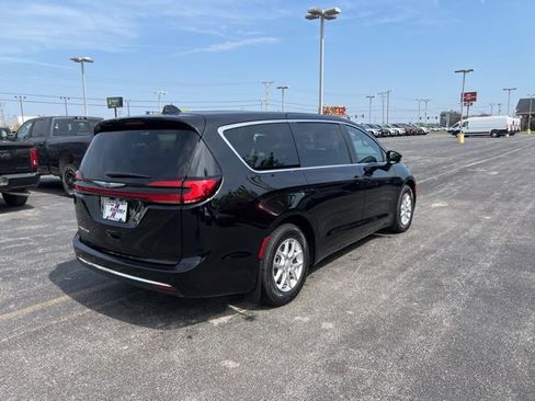 New 2026 Chrysler Pacifica Select image 6