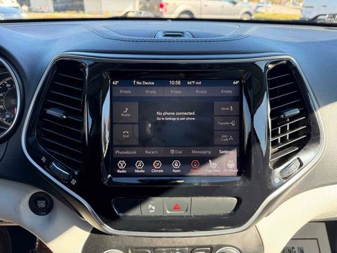 Used 2019 Jeep Cherokee Limited image 28