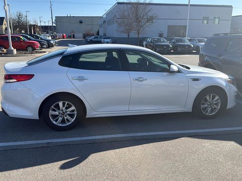 Used 2018 Kia Optima LX image 3