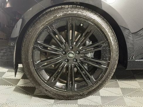 Used 2025 Land Rover Range Rover SE AWD/4WD image 14