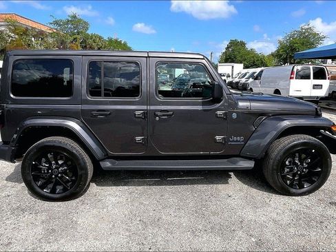 Used 2025 Jeep Wrangler Sahara AWD/4WD image 30