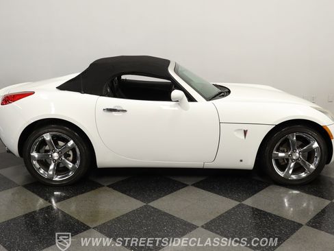 Used 2007 Pontiac Solstice Convertible w/ Premium Package image 12