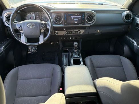 Used 2018 Toyota Tacoma TRD Sport w/ Technology Package image 15