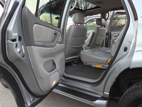 Used 2002 Toyota Sequoia Limited image 28