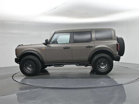 Used 2025 Ford Bronco Badlands w/ Sasquatch Package AWD/4WD image 28