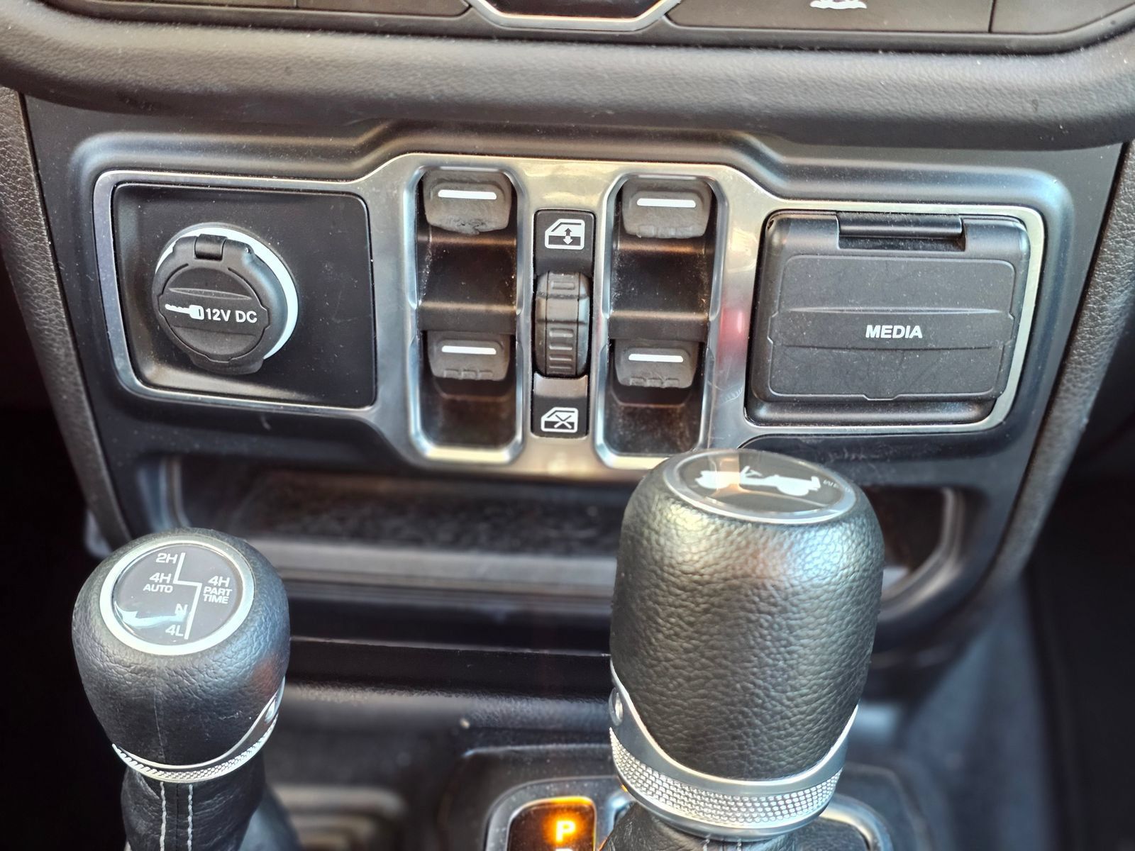 Used 2024 Jeep Wrangler Unlimited Sahara AWD/4WD image 21