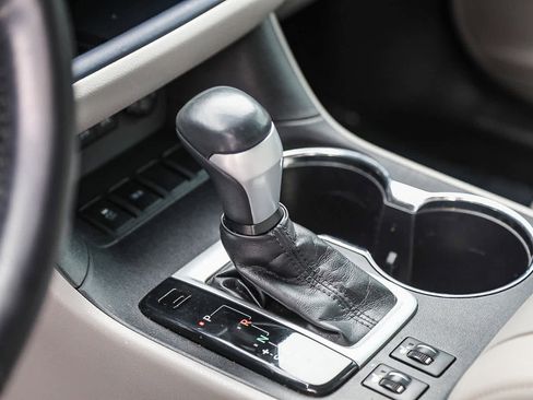 Used 2017 Toyota Highlander XLE image 19