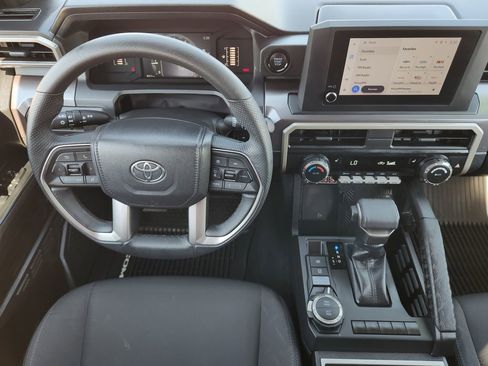 Certified 2025 Toyota Tacoma SR5 w/ SR5 Upgrade Package AWD/4WD image 28