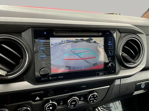 Used 2017 Toyota Tacoma TRD Off-Road w/ Tow Package (A/T) AWD/4WD image 17
