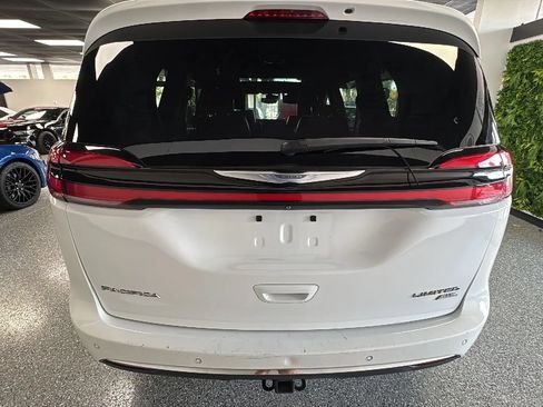 Used 2021 Chrysler Pacifica Limited w/ Uconnect Theater Family Group AWD/4WD image 4