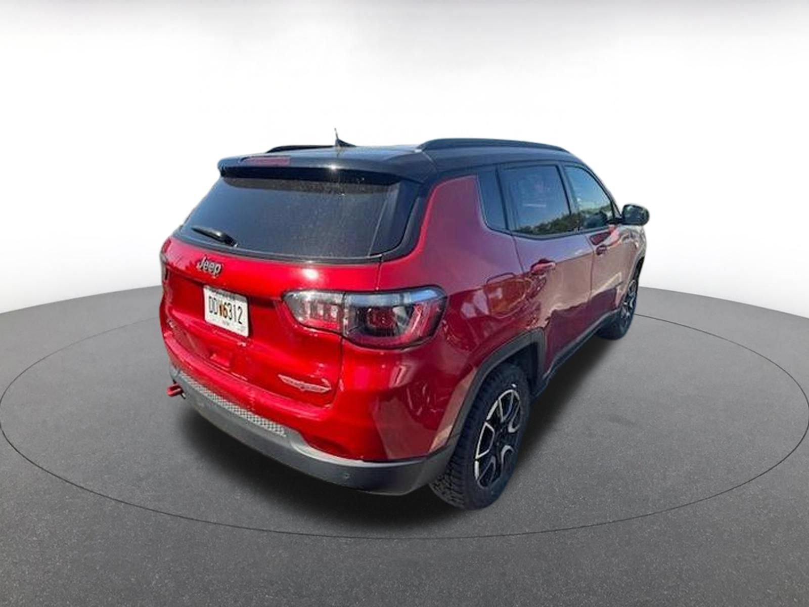 Used 2025 Jeep Compass Trailhawk AWD/4WD image 4