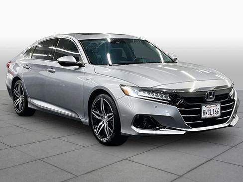 Used 2021 Honda Accord Touring image 2