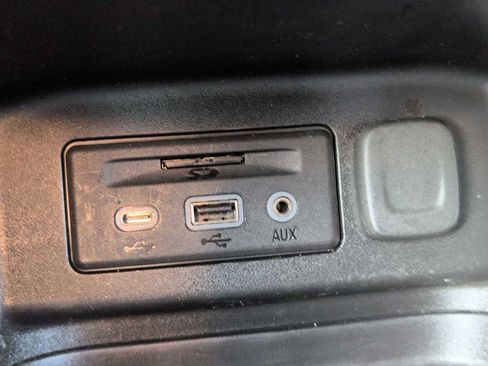 Used 2022 Chevrolet Equinox RS w/ RS Leather Package image 31