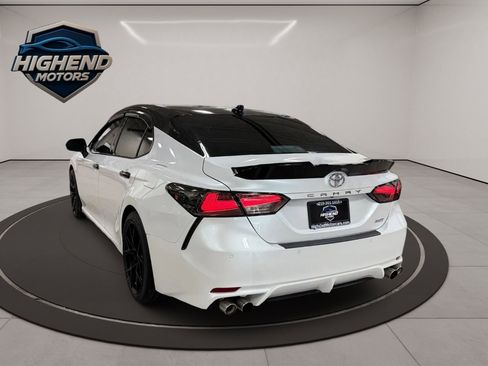 Used 2018 Toyota Camry XSE image 5
