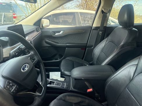 Used 2020 Ford Escape Titanium image 10