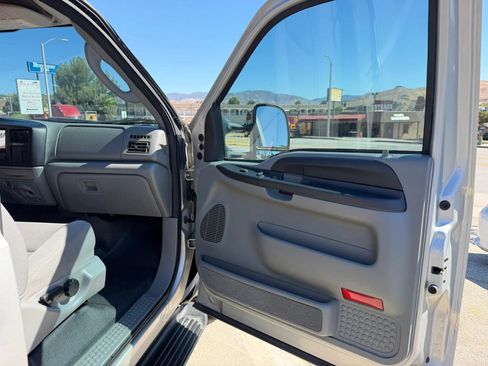 Used 2005 Ford Excursion XLS RWD image 22