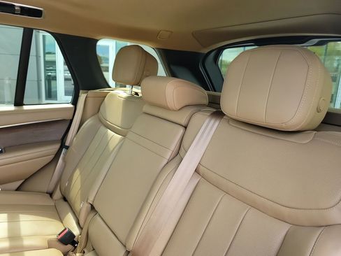 Certified 2024 Land Rover Range Rover SE AWD/4WD image 15