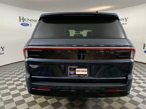 New 2025 Lincoln Navigator Reserve image 6