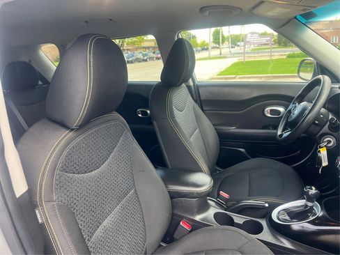 Used 2015 Kia Soul + FWD image 25