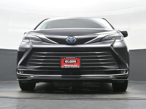 Used 2024 Toyota Sienna XLE FWD image 29