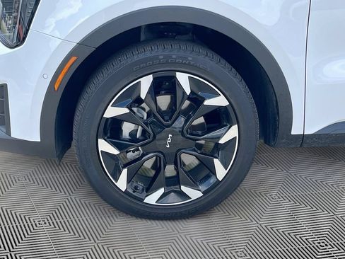 Used 2025 Kia Sorento SX FWD image 11