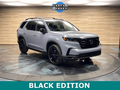 Used 2025 Honda Pilot Black Edition image 1