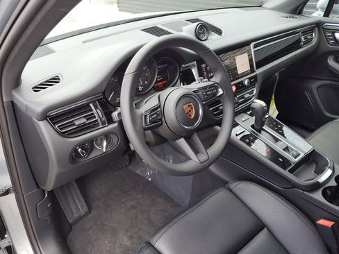 Used 2025 Porsche Macan AWD/4WD image 4