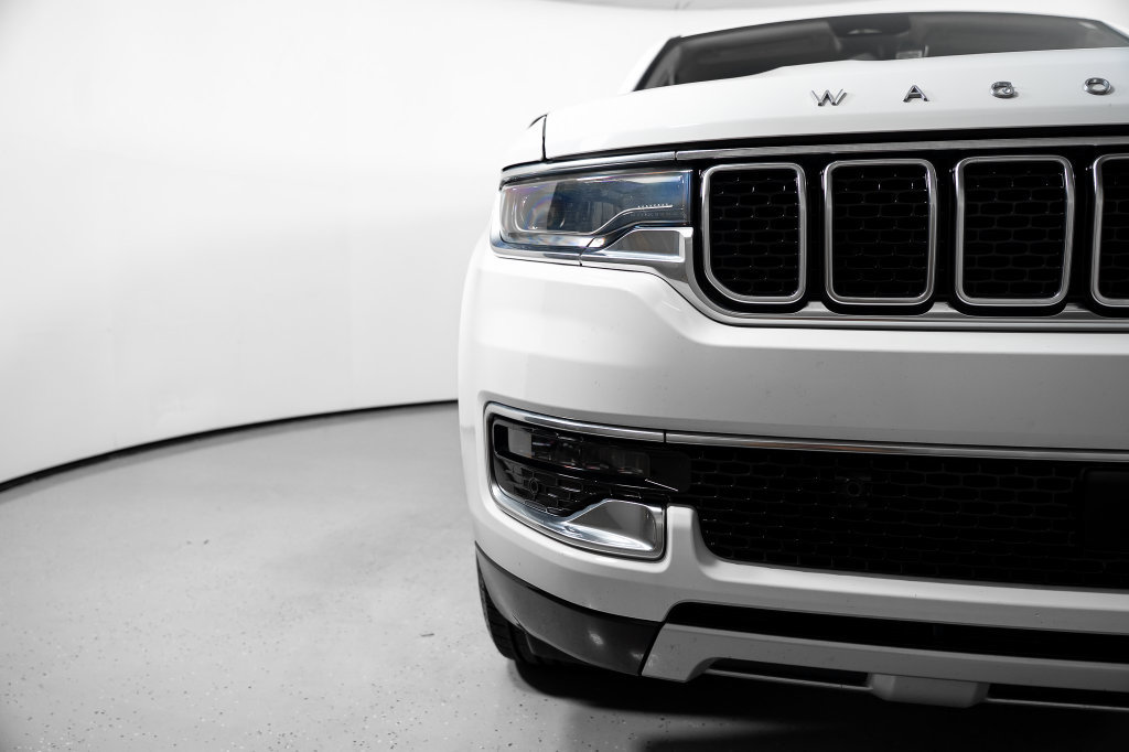Used 2024 Jeep Wagoneer L Series II AWD/4WD image 16