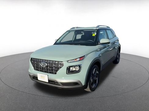 Used 2025 Hyundai Venue SEL image 7