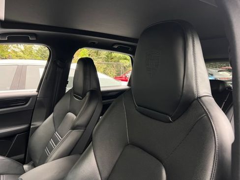 Used 2023 Porsche Cayenne AWD/4WD image 15