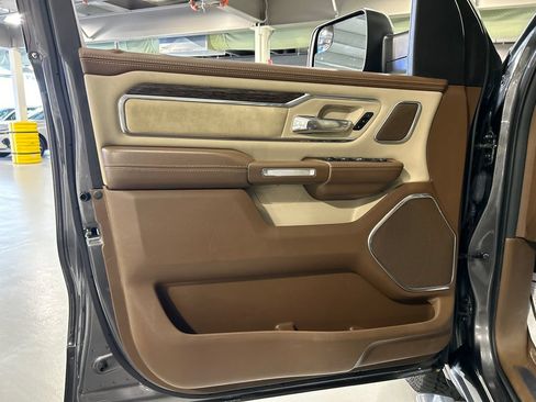 Used 2019 RAM 1500 Laramie AWD/4WD image 7