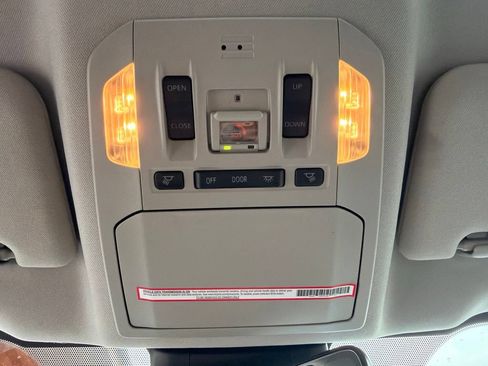 Used 2023 Toyota Highlander XLE AWD/4WD image 29