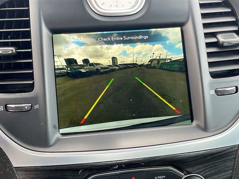 Used 2022 Chrysler 300 Touring L image 13