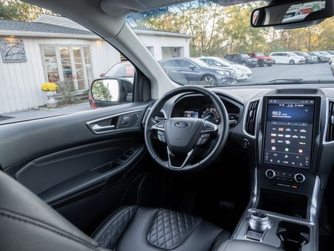 Used 2024 Ford Edge Titanium image 22