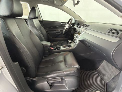 Used 2009 Volkswagen Passat Komfort FWD image 29