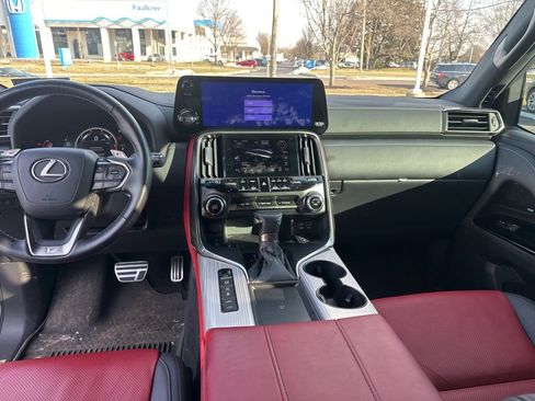 Used 2024 Lexus LX 600 F Sport image 11