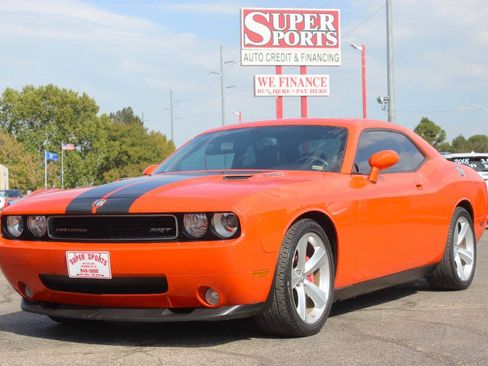 Used 2009 Dodge Challenger SRT8 w/ SRT Option Group II RWD image 7
