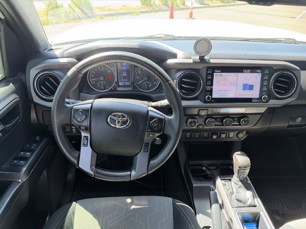 Used 2022 Toyota Tacoma TRD Off-Road w/ Technology Package AWD/4WD image 11