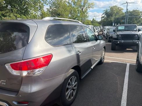 Used 2016 Nissan Pathfinder SV AWD/4WD image 4