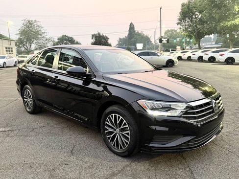 Used 2019 Volkswagen Jetta SE FWD image 4