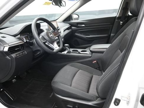 Used 2025 Nissan Altima 2.5 SV FWD image 9